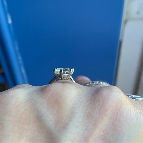 #44 Classic 6 prong setting 3 ct moissanite solitaire - Picture 5 of 11